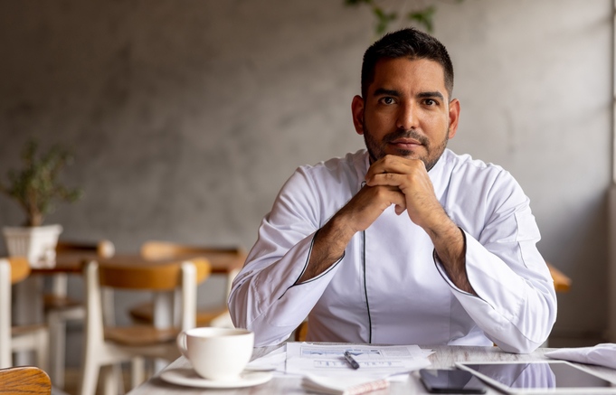 What skills and qualities are essential for a successful restaurant manager.jpg