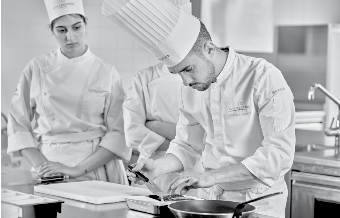 The role of food plating and presentation in a chefs career.png