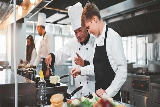 How_Much_Do_Top_Chefs_Make_Body_656x437 (1).jpg